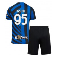 Maglia Calcio Inter Milan Alessandro Bastoni #95 Prima Divisa Bambino 2024-25 Manica Corta (+ pantaloncini)